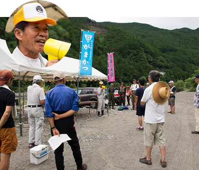 今回は午前9時集合で昼までの約3時間で開催。天候は曇りで時折、雨が降ったが、過ごしやすい気温で川のコンディションもまずまずだった。